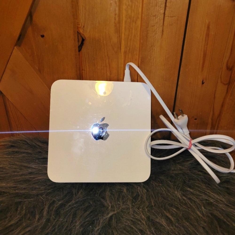 Apple A1409 Time Capsule & Power Cord  (4th Gen) 2 TB